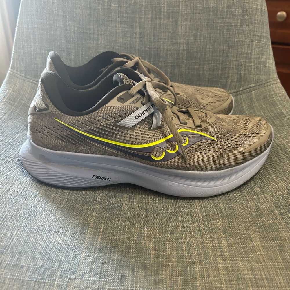 Worn 2 times.  Didn’t like the fit too wide. Size 9 wide